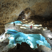 洞窟探險
